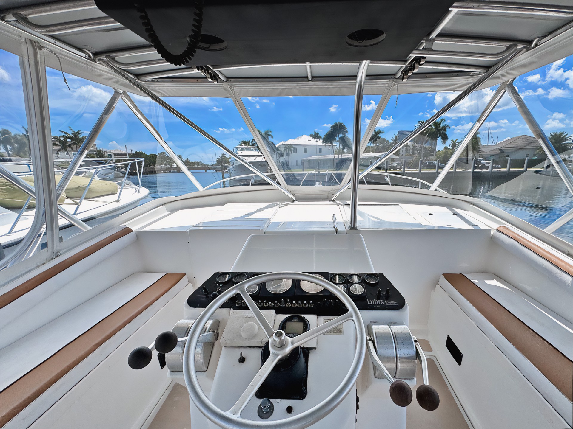 Yacht Photo 19
